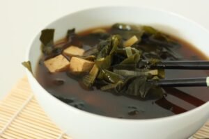 Sopa de Miso con Algas Wakame